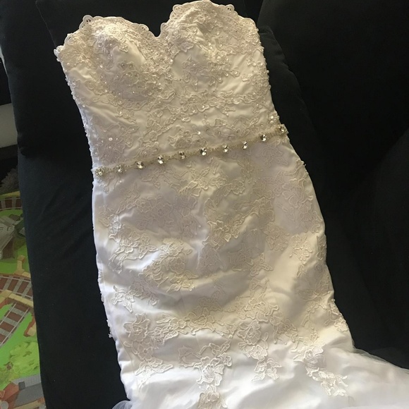 SOLD...Wedding gown - Picture 2 of 8